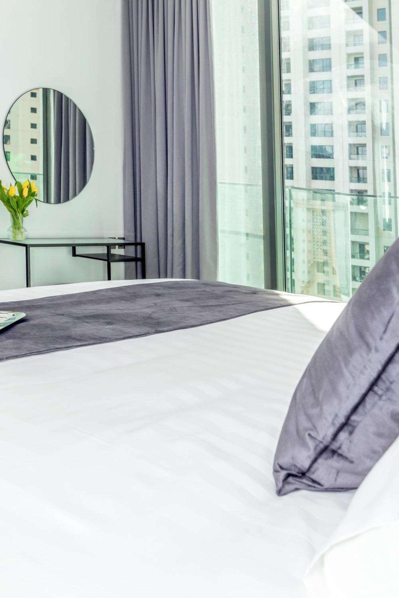 Gma Liv 2br Partly Sea View