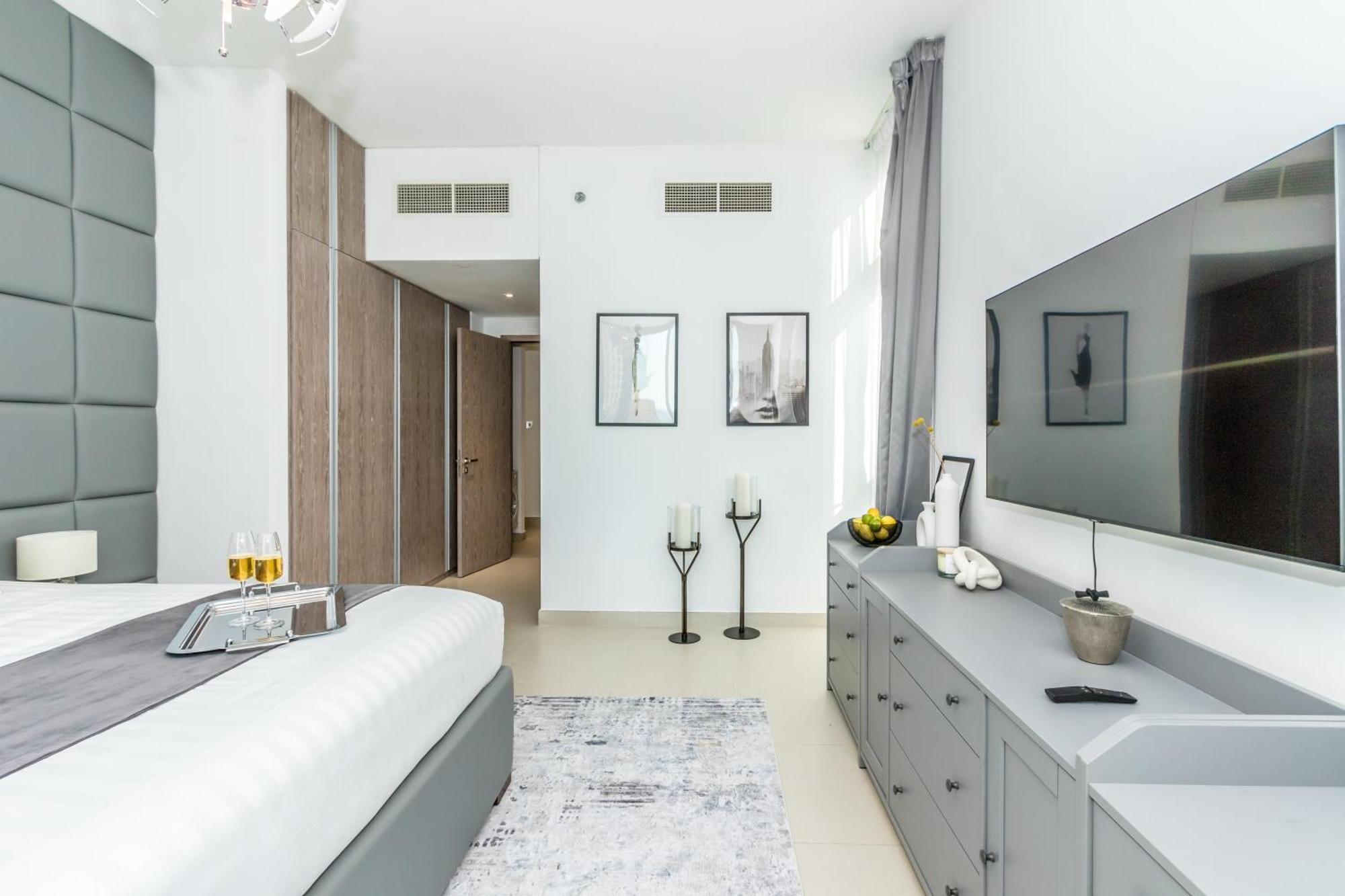 Gma Liv 2br Partly Sea View Apartment Dubai