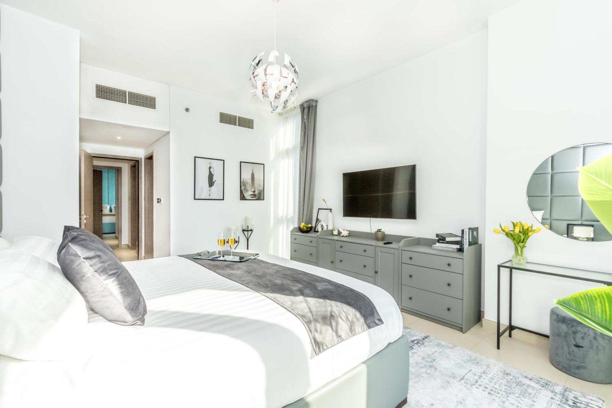 Gma Liv 2br Partly Sea View Apartment Dubai